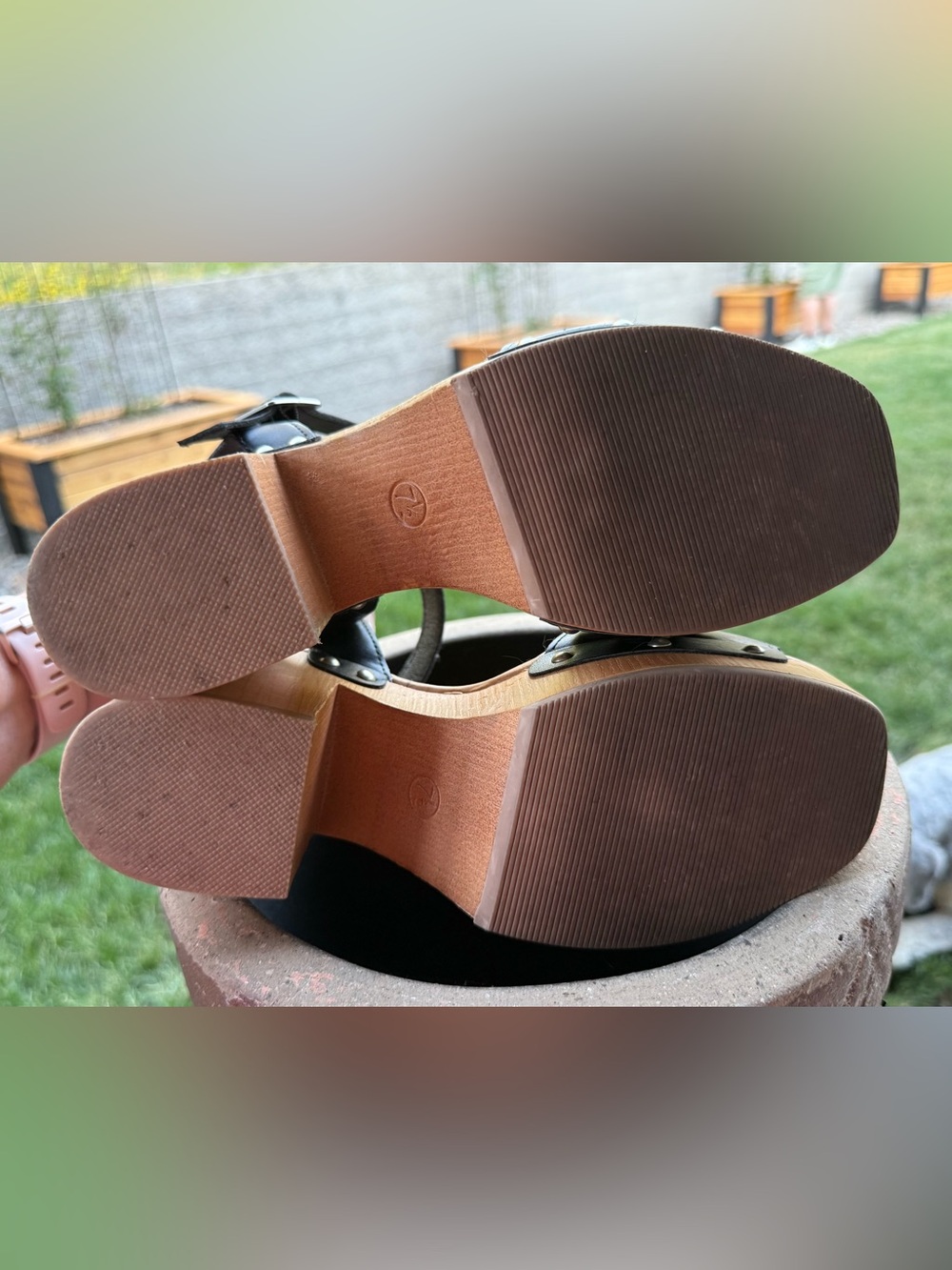 Universal Thread Platform Sandals - Picture 5 of 5